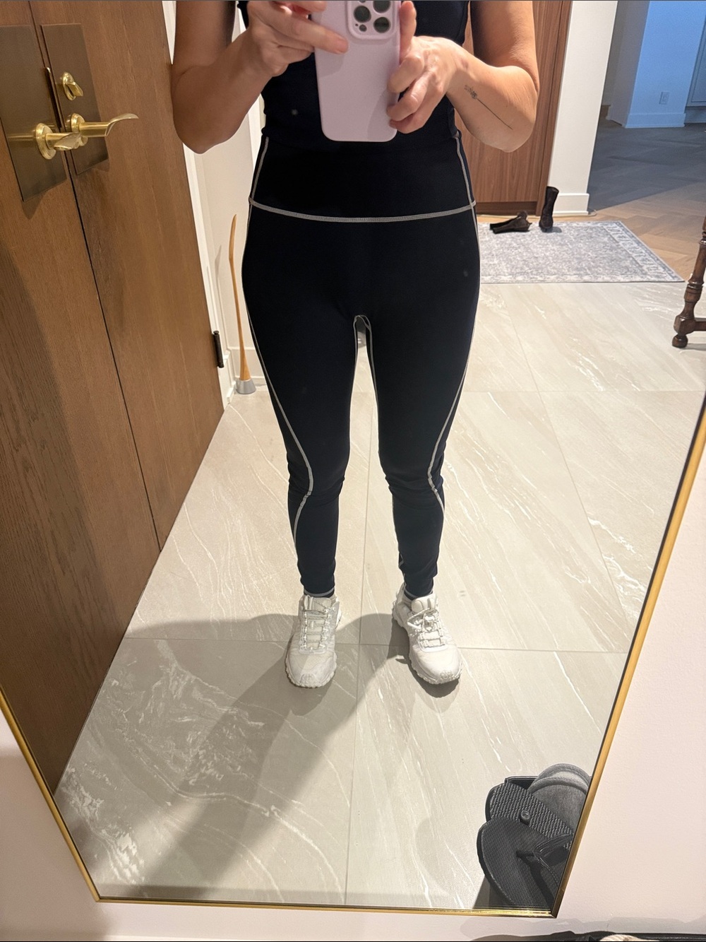 High-Waist Black Active Leggings with Contrast Stitching size L